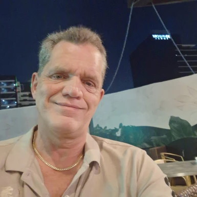 <span>Jens, 65</span>&nbsp;<span style='width: 25px; height: 16px; float: right; background-image: url(/bitmaps/flags_small/DE.PNG)'>&nbsp;</span><br><span>Oldenburg, Deutschland</span>&nbsp;<input type='button' class='joinbtn' style='float: right' value='JOIN NOW' />