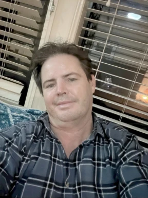 <span>Ronnie, 46</span>&nbsp;<span style='width: 25px; height: 16px; float: right; background-image: url(/bitmaps/flags_small/AU.PNG)'>&nbsp;</span><br><span>Melbourne, ออสเตรเลีย</span>&nbsp;<input type='button' class='joinbtn' style='float: right' value='JOIN NOW' />